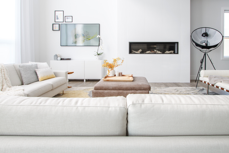 living room design by LOUIS DUNCAN-HE DESIGNS 
